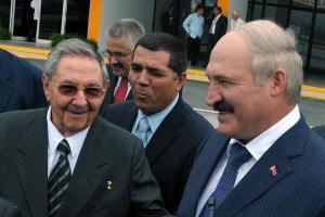 Raul Castro e Alexander Lukashenko