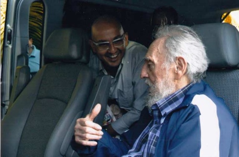 Il comandante in Capo Fidel Castro con il giornalista Miguel Angel Perez Pirela