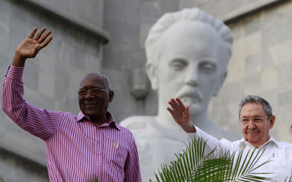 Salvador Valdes Mesa e Raul Castro durante la sfilata per il 1°maggio a L'Avana