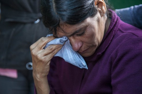 La guatemalteca Cipriana Juarez, prostrata a letto, ha segnalato che suo figlio Gilberto le ha detto che voleva guadagnare denaro per aiutarla. Foto: LUIS SOTO/AP