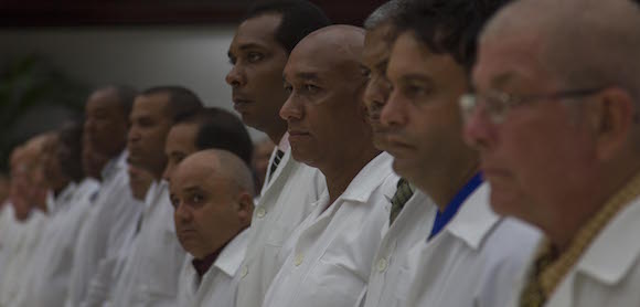 Nell'atto di riconoscimento per i medici cubani che lottarono contro l'Ebola, presieduto da Josè Ramon Machado Ventura, sono stati decorati con l'Ordine Carlos J. Finlay 248 membri del contingente per i meriti raggiunti nel compimento del dovere