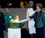Dilma-Rousseff-con-la-antorcha-olímpica-580x326