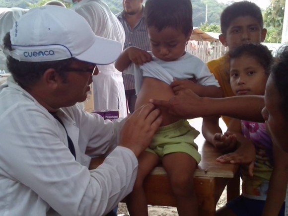 Medico cubano in Ecuador dopo il terremoto