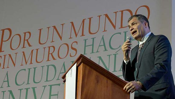 Rafael-Correa-Cumbre-Mundial-de-los-Pueblos-580x330