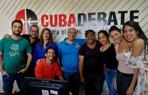 Una parte del collettivo di Cubadebate