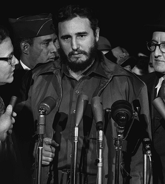 Fidel-Castro-serio