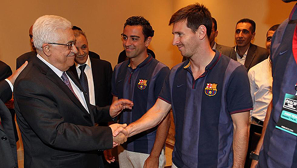 L'accoglienza di Mahmoud Abbas presso la sede della presidenza palestinese alla spedizione del Barça si è spostata a Betlemme nel 2013, nell'ambito del tour 'Peace Tour'.